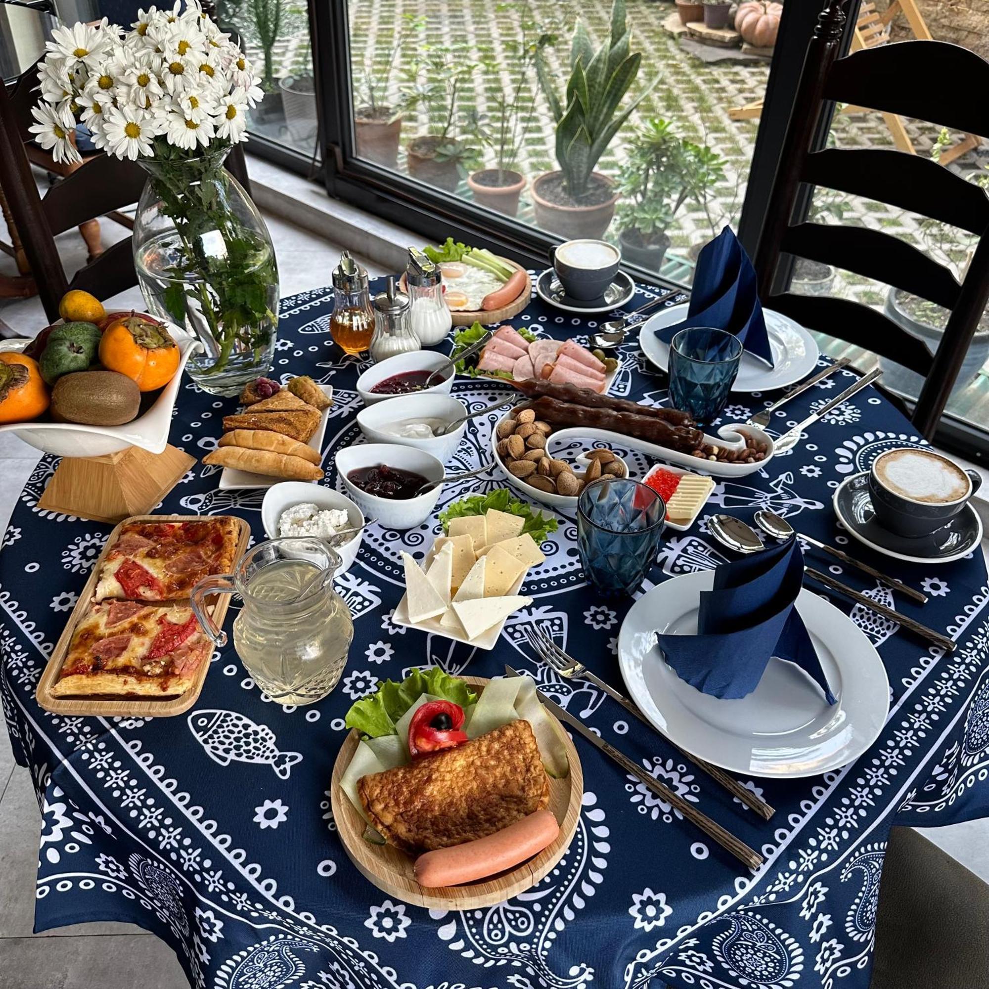 Wine Hills Hotel Тбилиси Екстериор снимка