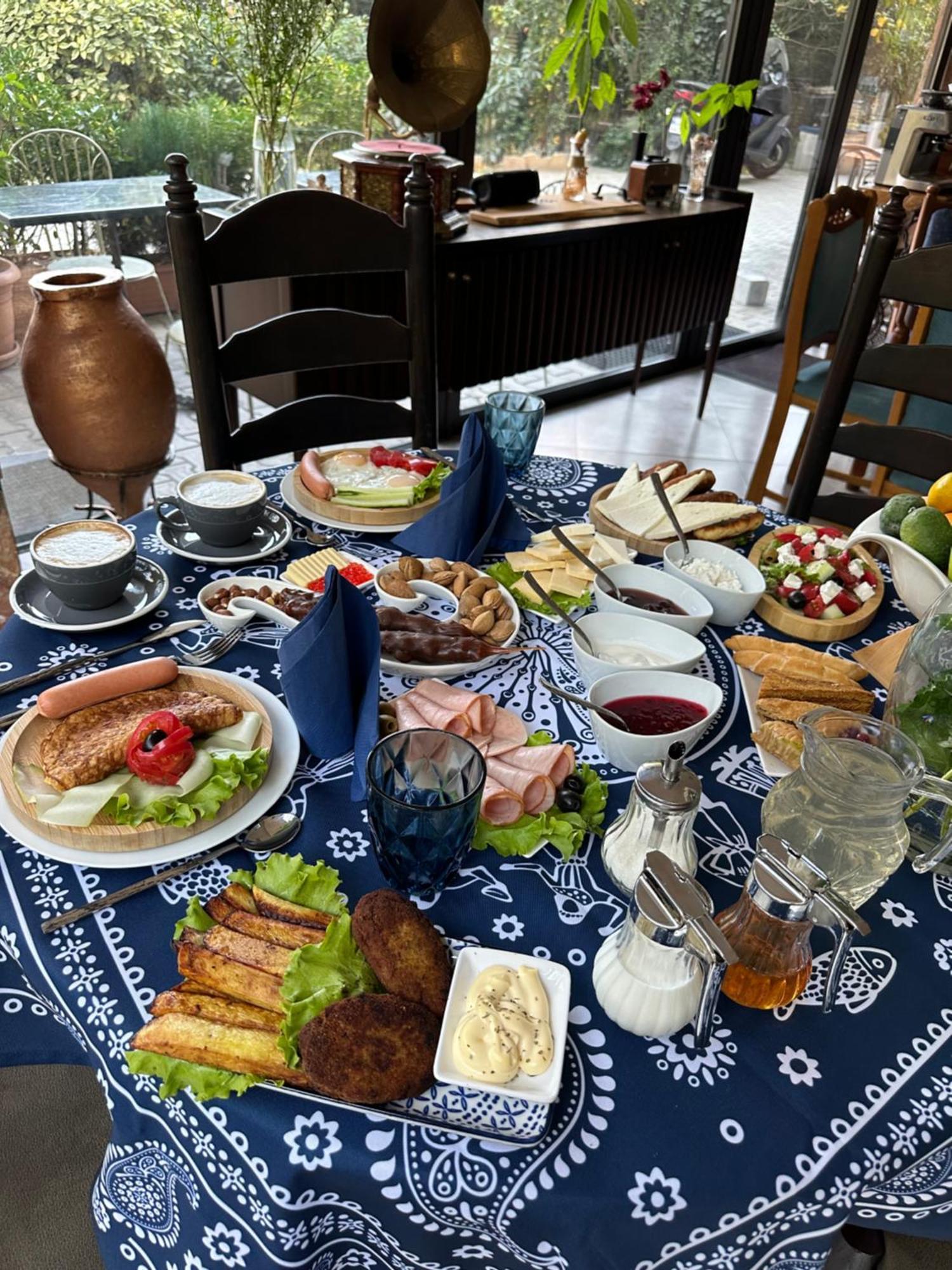 Wine Hills Hotel Тбилиси Екстериор снимка
