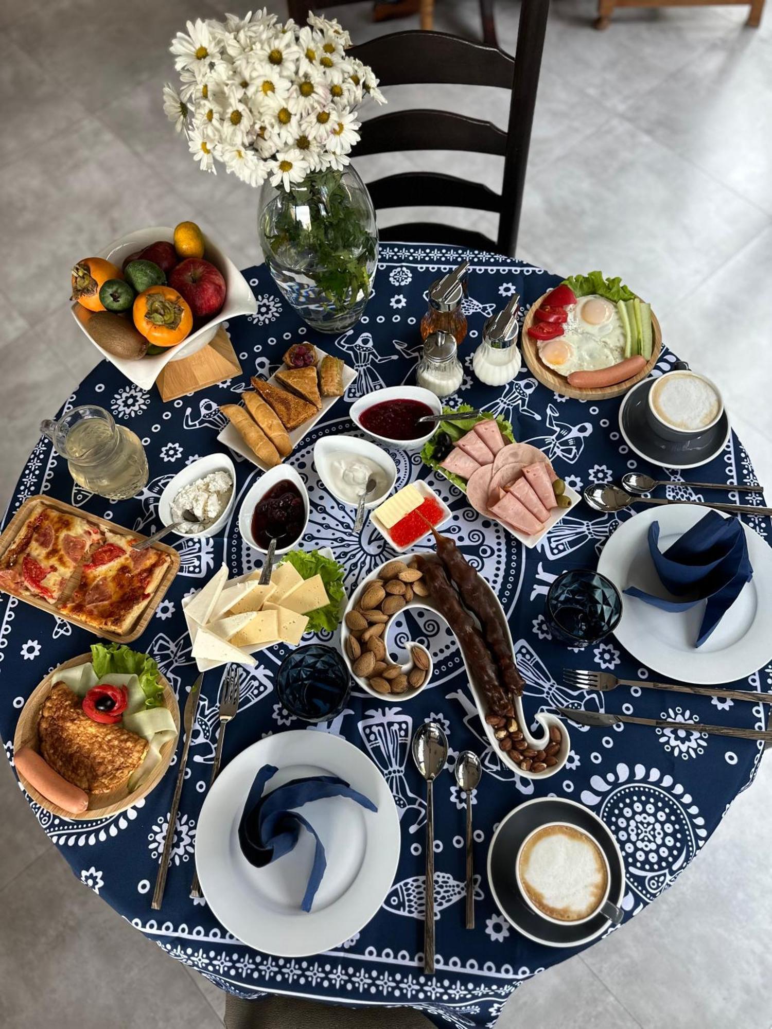 Wine Hills Hotel Тбилиси Екстериор снимка